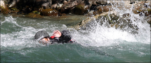 Aktivschwimmen in Wildwasser